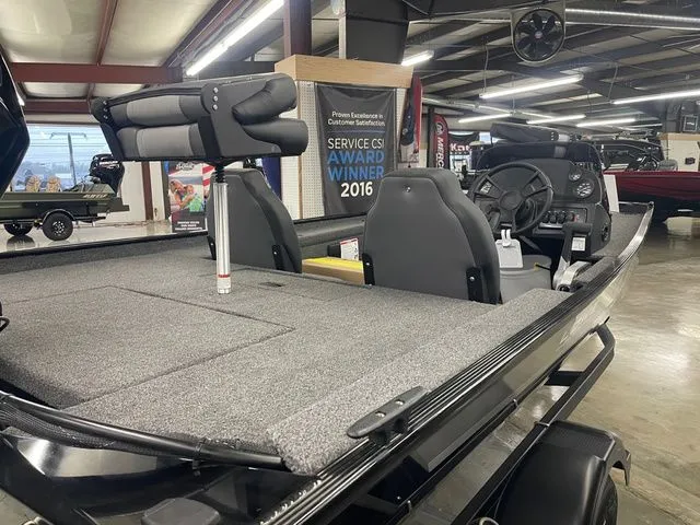 Slide: The Image of Lowe Skorpion 16 boat 2026 in showroom, gray carpet, modern features. - 5