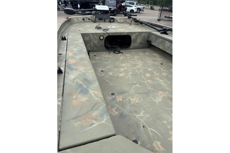 Slide: The Image of 2017 Tracker Grizzly 1654 MVX Sportsman boat with camouflage interior design. - 15