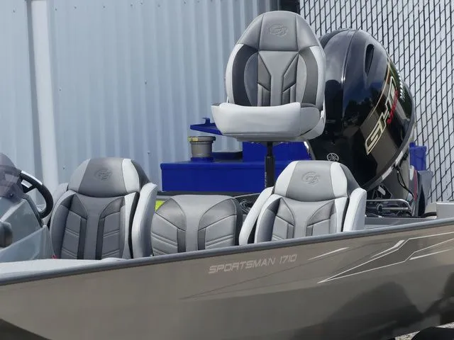 Slide: The Image of 2026 G3 Sportsman 1710 boat with modern seats and motor. - 13