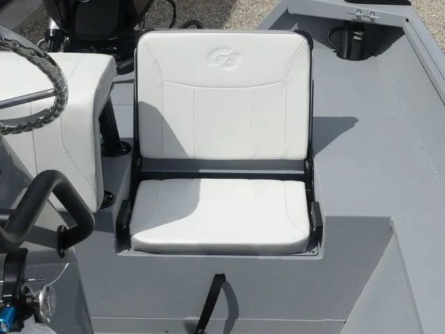 Slide: The Image of White seat in G3 Bay 20 boat, model 2026. - 28