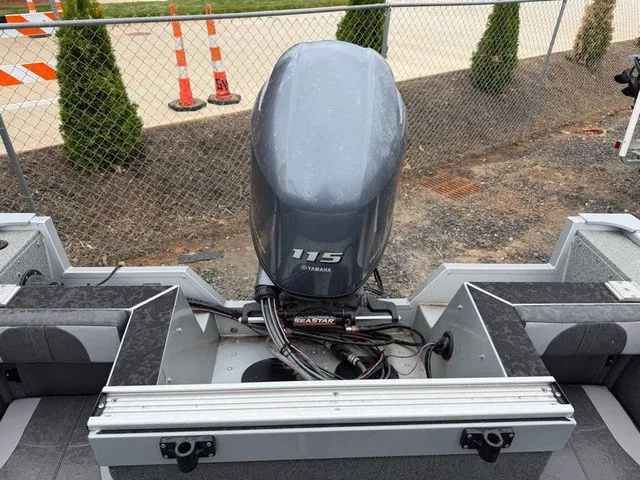 Slide: The Image of Starweld 18 Pro boat with 115 HP Yamaha engine, year 2016. - 10