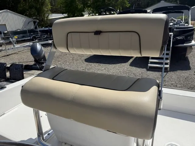 Slide: The Image of Yamaha Boats 195S 2021 beige leather seating. - 11