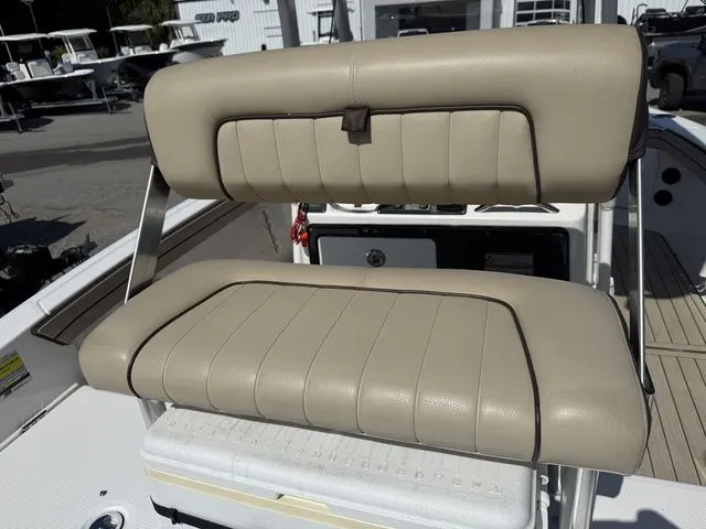 Slide: The Image of Yamaha Boats 195S 2021 beige leather seating. - 14