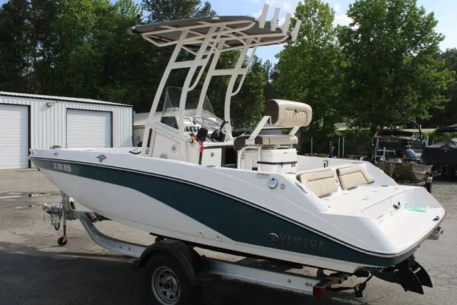 Slide: The Image of 2021 Yamaha Boats 195S on trailer, side view. - 3