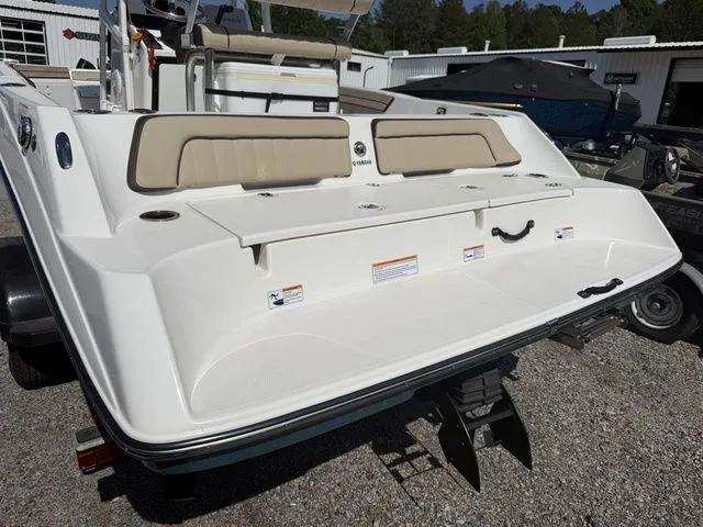 Slide: The Image of Rear view of a 2021 Yamaha Boats 195S with beige seating. - 8