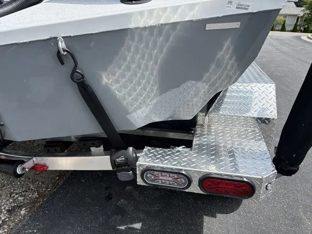 Slide: The Image of 2026 Xpress Boats XR21B trailer with aluminum platform. - 33