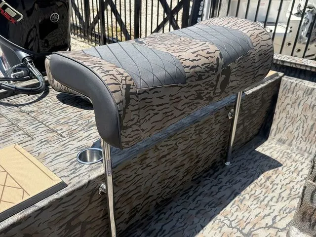 Slide: The Image of Xpress Boats H190B 2026 with camouflage-patterned bench seat. - 17