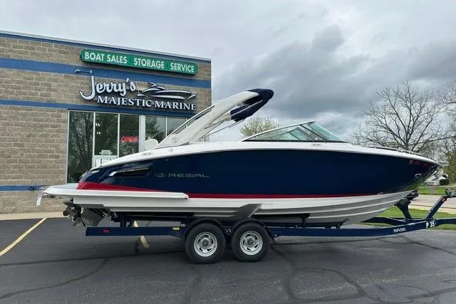 The Image of 2021 Regal 2800 Bowrider boat on trailer at Jerry's Majestic Marine dealership. - 0