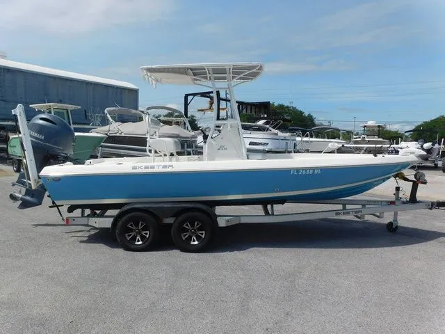 The Image of 2017 Skeeter SX210 boat on trailer outdoors. - 1