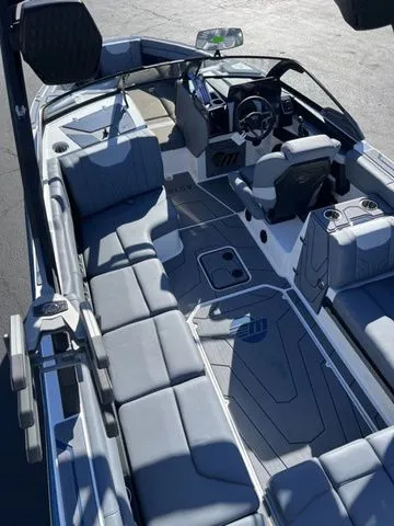 Slide: The Image of Interior of 2026 Malibu Wakesetter 25 LSV, luxurious design. - 6