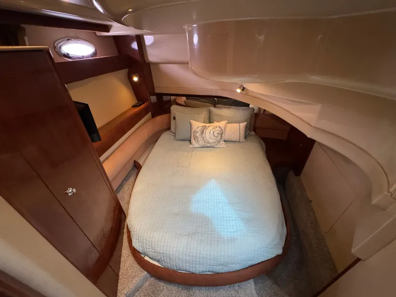 Slide: The Image of Luxurious bedroom in Meridian 391 Sedan 2008 yacht. - 30