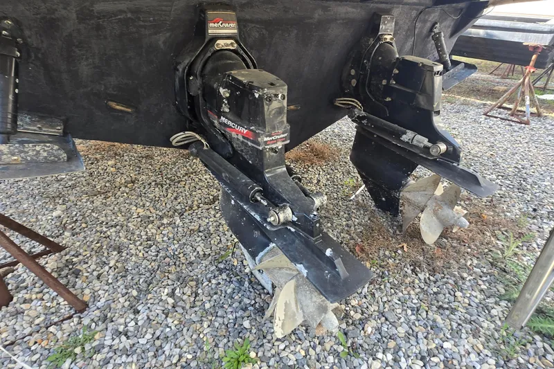 Slide: The Image of Outboard motors of a 2000 Sea Ray 290 Amberjack on gravel surface. - 28