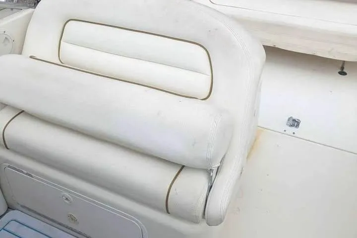 Slide: The Image of White leather seating on a 2000 Sea Ray 290 Amberjack boat. - 31