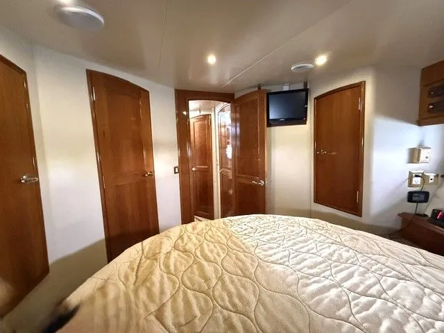 Slide: The Image of Carver Yachts 46 Voyager 2005 - 75