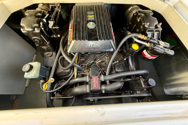 Slide: The Image of Engine compartment of a 1996 Sea Ray 250 Sundancer, featuring a 7.4L Thunderbolt ignition system. - 30