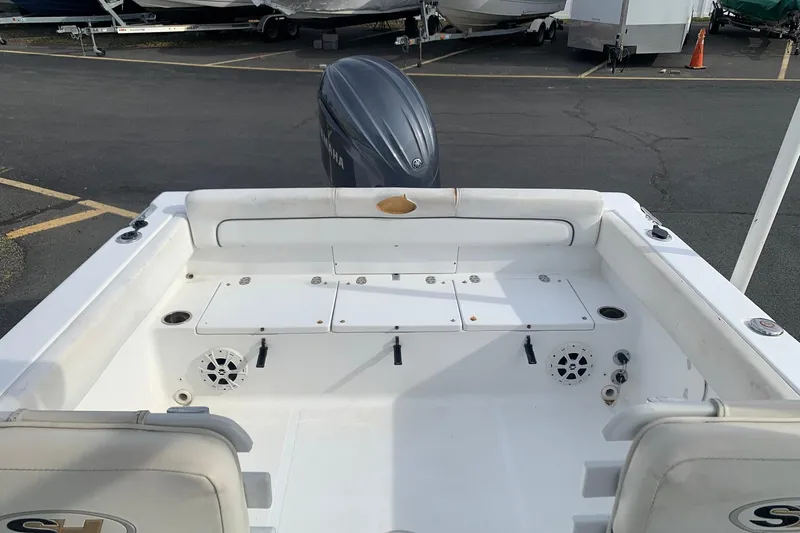 Slide: The Image of 2014 Sea Hunt Victory 225 boat interior with Yamaha outboard motor. - 7