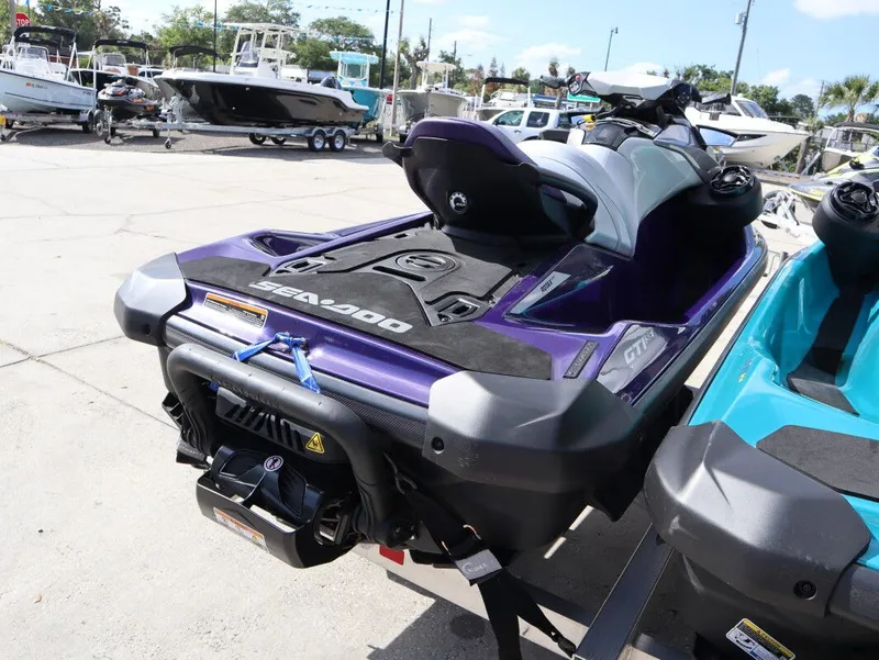 Slide: The Image of Sea-Doo GTI SE 170 2025 - 6