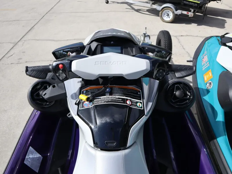 Slide: The Image of Sea-Doo GTI SE 170 2025 - 8