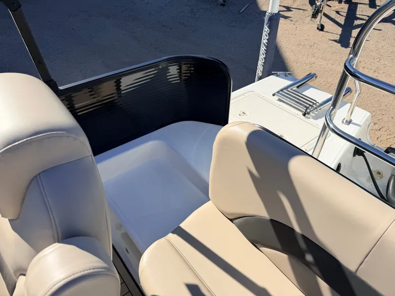 Slide: The Image of Interior of a 2021 Hurricane Fun Deck 198 boat. - 44
