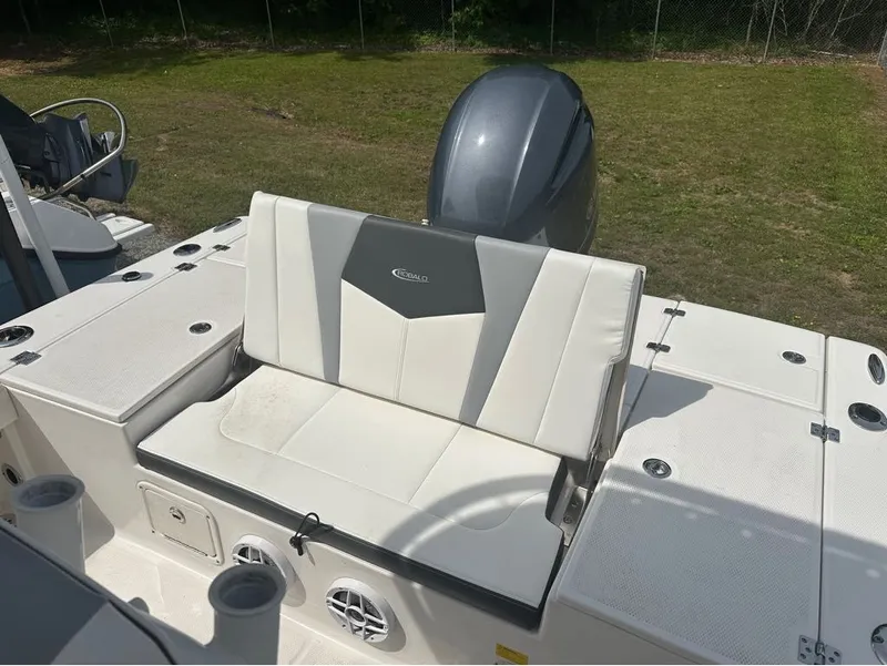 Slide: The Image of Robalo 226 Caymen 2023 boat rear seat and engine cover. - 14