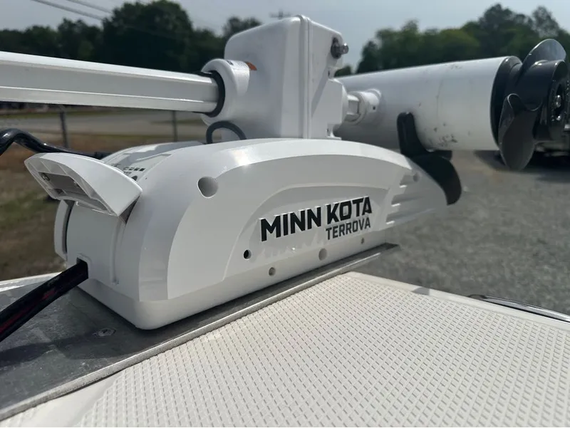 Slide: The Image of Minn Kota Terrova motor on Robalo 226 Caymen 2023 boat. - 15