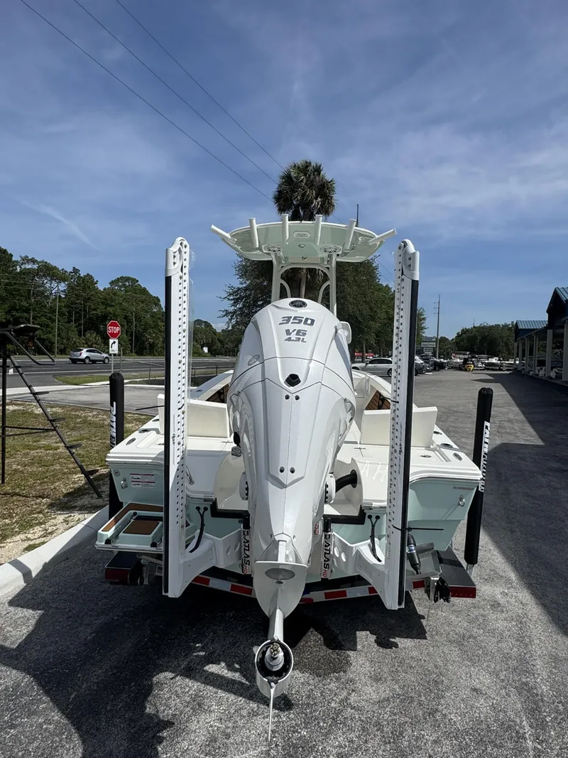 Slide: The Image of Pathfinder 2500 Hybrid 2026 with 350 HP outboard motor. - 11