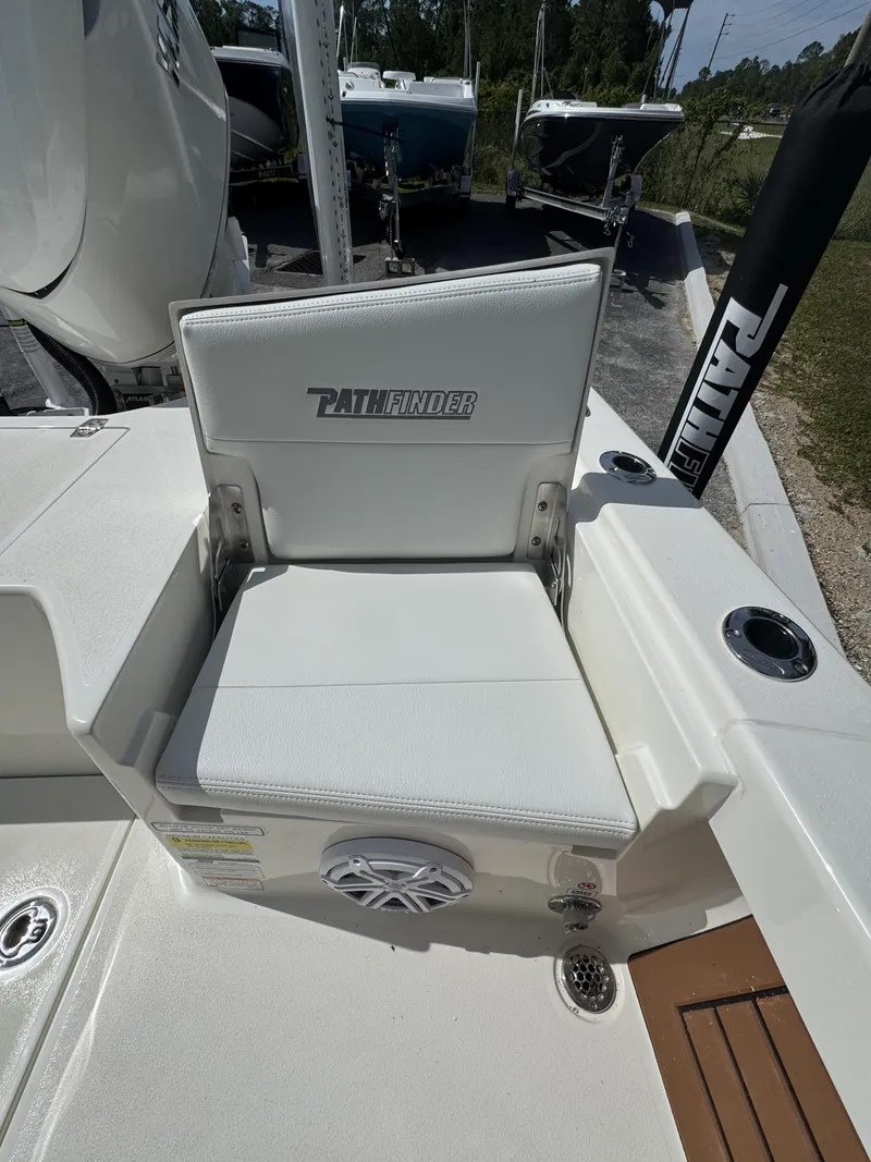 Slide: The Image of Pathfinder 2500 Hybrid 2026 boat seat with speaker. - 26