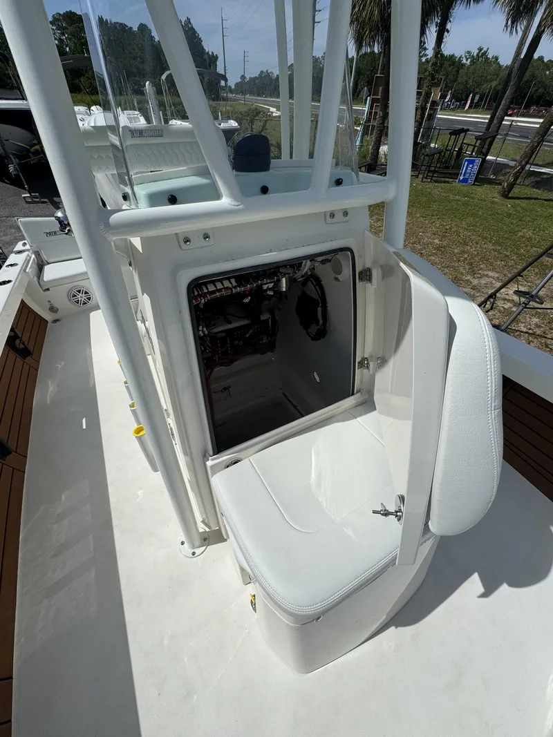 Slide: The Image of Pathfinder 2500 Hybrid 2026 with open storage and seating area. - 31