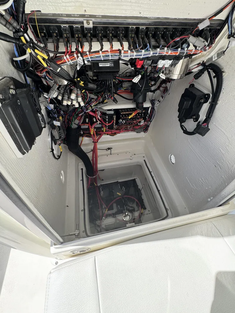 Slide: The Image of Pathfinder 2500 Hybrid 2026 electrical system with wiring and connections. - 33