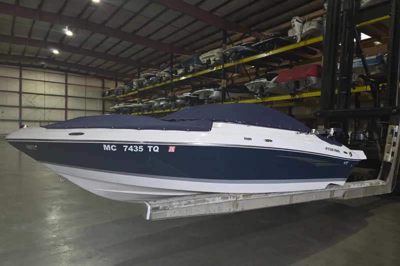 Slide: The Image of 2014 Four Winns 190 Horizon boat in indoor storage facility. - 5