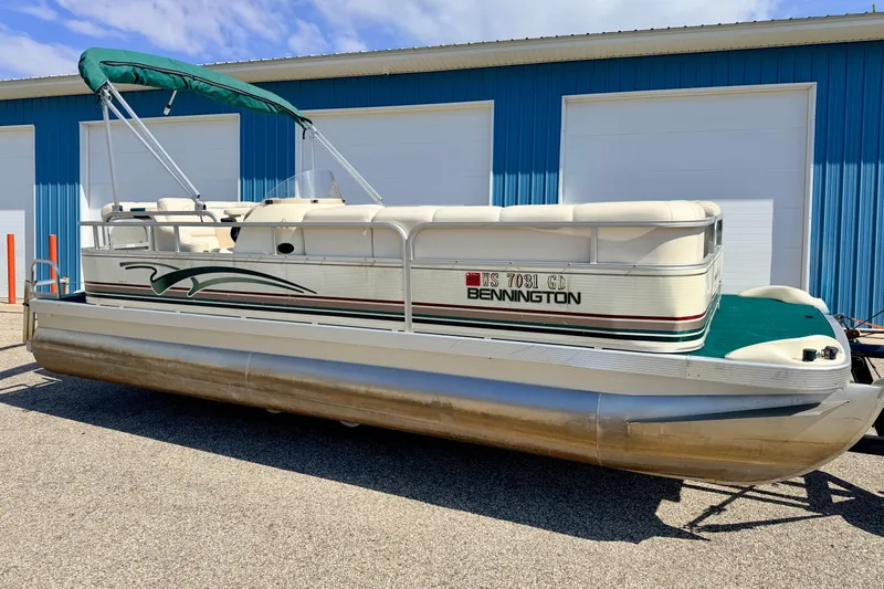 The Image of 2001 Bennington 2050 LX pontoon boat parked outside a blue building. - 0
