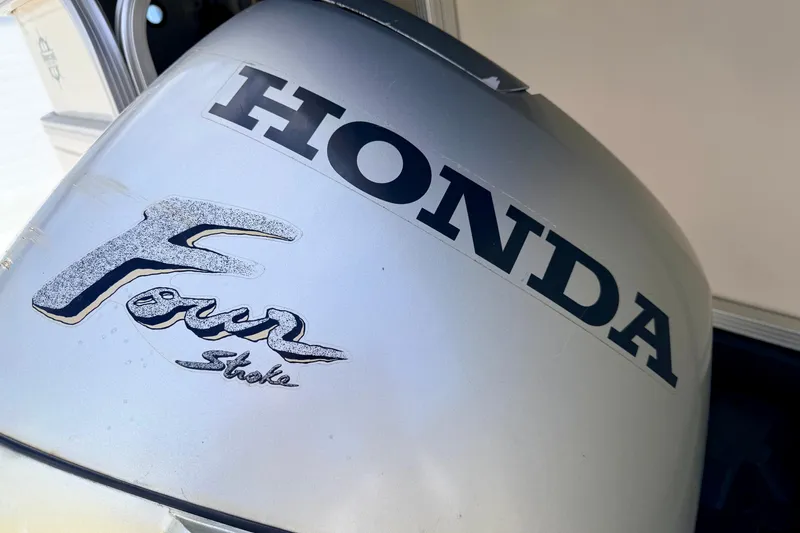 Slide: The Image of Honda Four Stroke engine on a 2001 Bennington 2050 LX boat. - 18