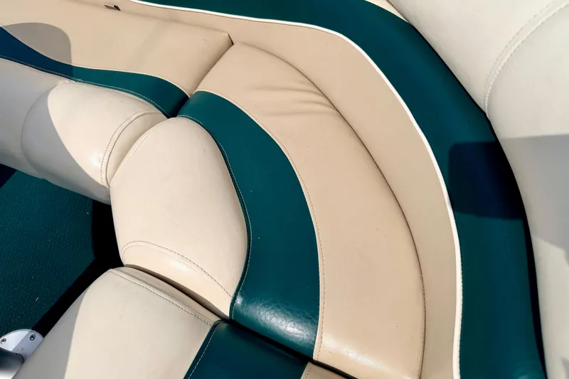 Slide: The Image of Beige and teal seating on a 2001 Bennington 2050 LX boat. - 28
