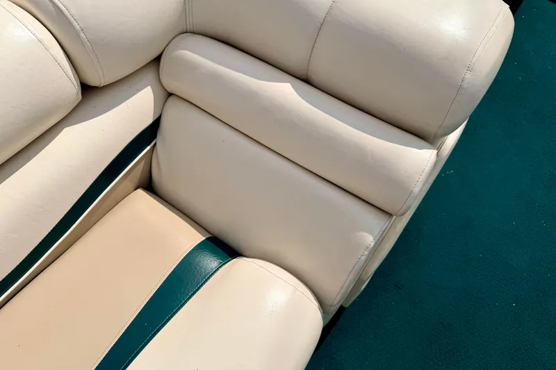 Slide: The Image of Cream and green leather seating on a 2001 Bennington 2050 LX boat. - 32