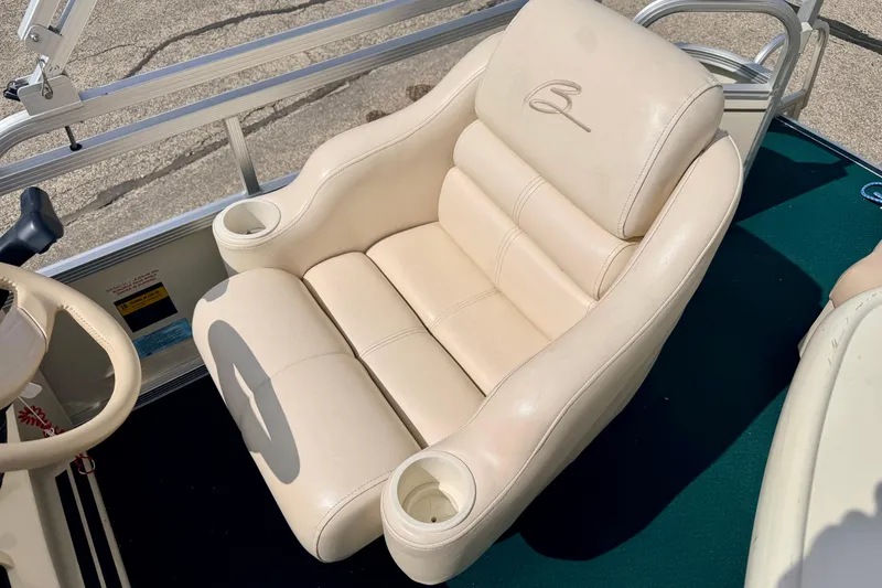 Slide: The Image of Luxurious beige captain's chair on 2001 Bennington 2050 LX boat, featuring cup holders. - 35