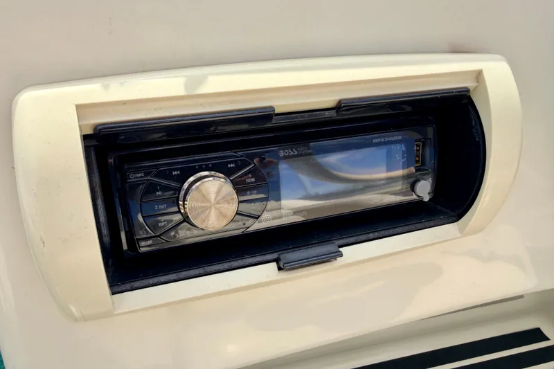 Slide: The Image of Boat stereo system on a 2001 Bennington 2050 LX. - 39