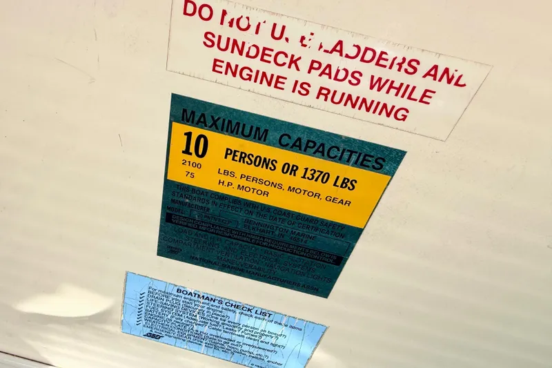 Slide: The Image of Capacity label on 2001 Bennington 2050 LX boat, max 10 persons or 1370 lbs. - 41