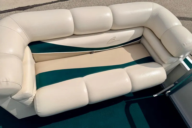 Slide: The Image of Cream and green cushioned seating on a 2001 Bennington 2050 LX boat. - 49