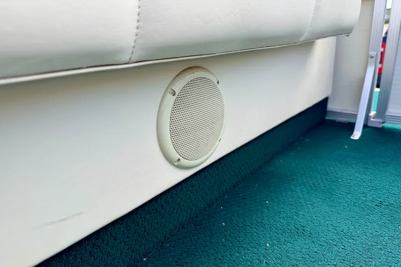 Slide: The Image of Speaker on a 2001 Bennington 2050 LX boat with teal carpet and white seating. - 59