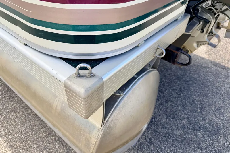 Slide: The Image of Close-up of a 2001 Bennington 2050 LX pontoon boat corner detail. - 64