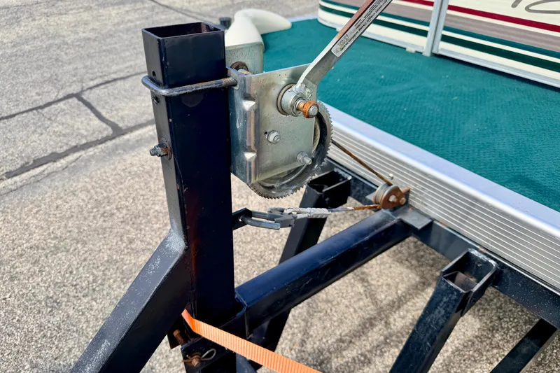 Slide: The Image of Trailer winch attached to a 2001 Bennington 2050 LX boat, showing detailed mechanism. - 69