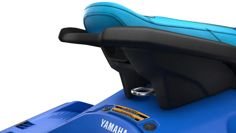 Slide: The Image of Yamaha JetBlaster DLX 2UP 2026, blue seat design. - 7