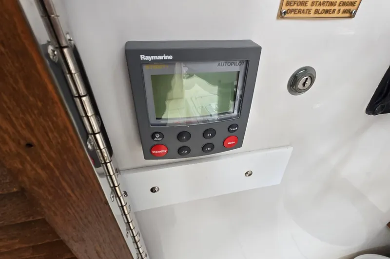 Slide: The Image of Raymarine autopilot system on 1989 Sea Ox 250C boat dashboard. - 16