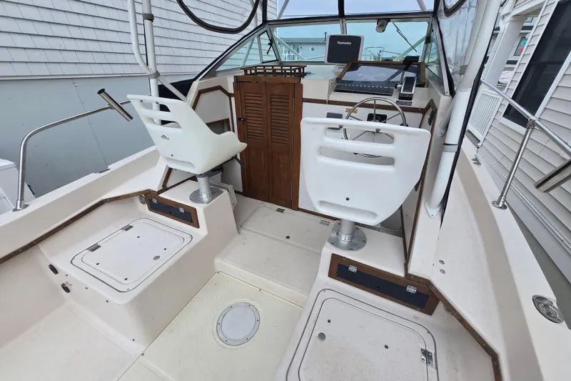 Slide: The Image of 1989 Sea Ox 250C boat interior with helm, seating, and navigation equipment. - 4