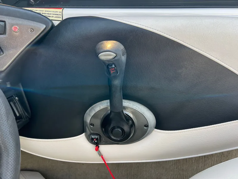 Slide: The Image of Throttle lever of a 2003 Crownline 225 LPX boat. - 15