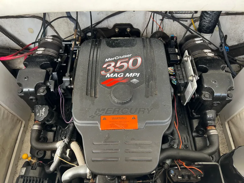 Slide: The Image of 2003 Crownline 225 LPX with MerCruiser 350 MAG MPI engine. - 7