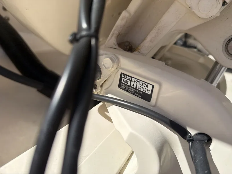 Slide: The Image of Yamaha motor on Grady-White Freedom 275, year 2022. - 16