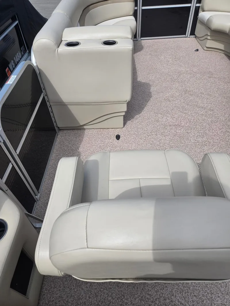 Slide: The Image of Interior of a 2017 Misty Harbor 2285 pontoon boat. - 17