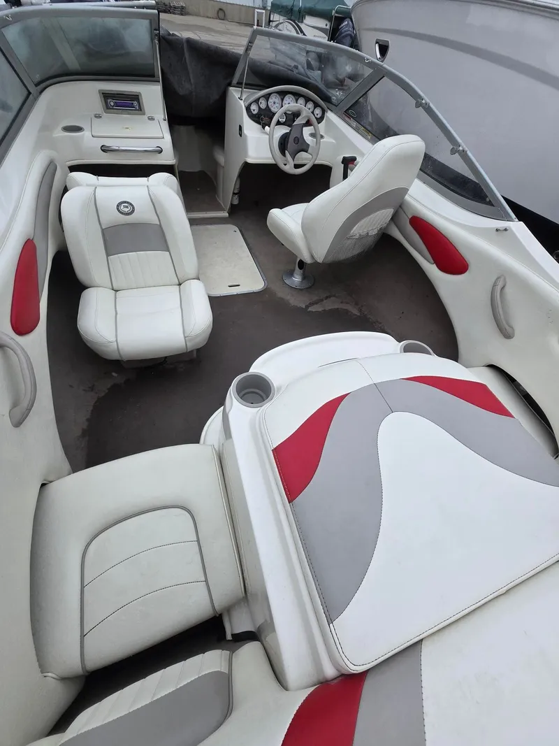 Slide: The Image of Interior of a 2007 Stingray 185 boat with white and red seating. - 4