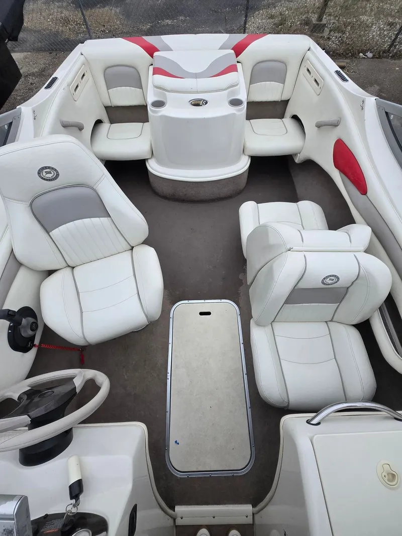 Slide: The Image of Interior of a 2007 Stingray 185 boat with white seating. - 6